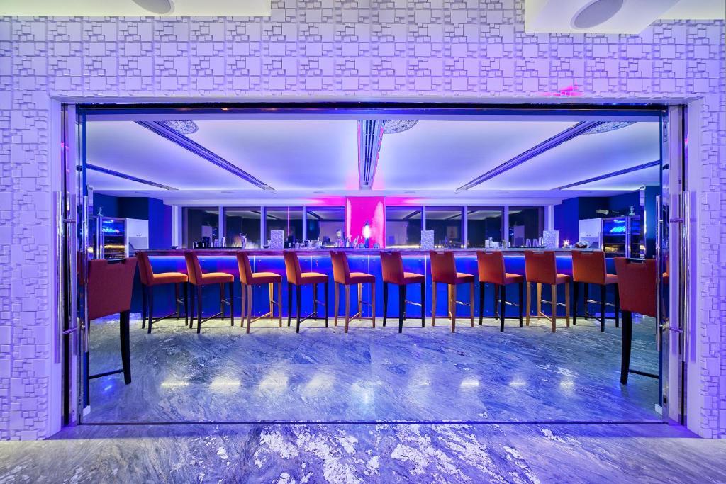 The Domain Bahrain Hotel And Spa - Adults Friendly 16 Years Plus Manama Exteriör bild The bar at the 101 bar
